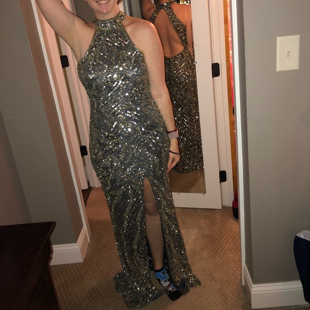 Prom dress, size 4 could possible fit a 6